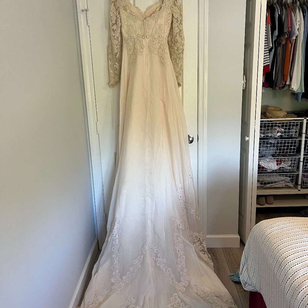 Wedding Dress Size 4 and Veil
